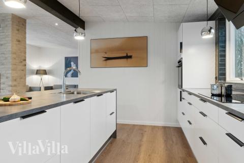 Köket i lyxstuga nr 936 är generöst inrett.