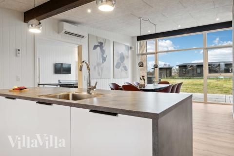 Välinrett kök i lyxstuga nr 936 i Limfjorden.