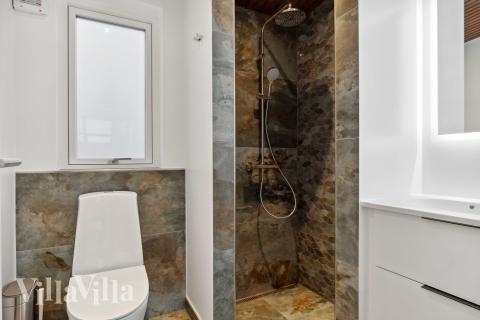 Ett av badrummen i lyxstuga nr 936