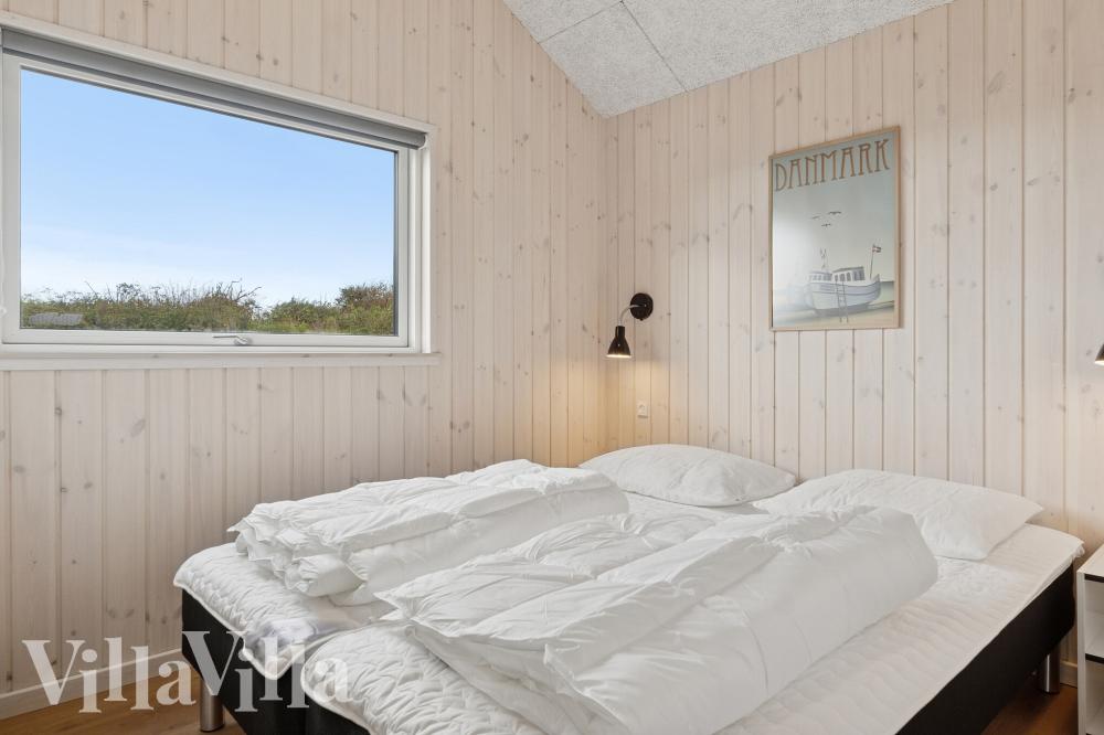 Ett av de 7 utmärkta sovrummen i lyxstuga nr 902 i Nordjylland.