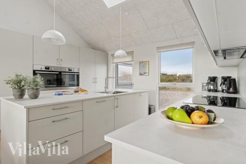 Köket i lyxstuga nr 902 är utrustat så att ni kan laga mat till 18 personer.