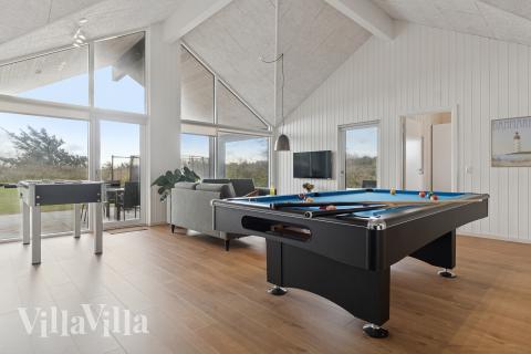 Lyxstuga 902 för 18 personer har ett stort aktivitetsrum med bl.a. biljard och dart