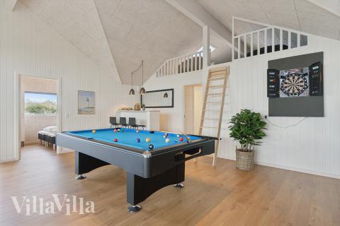 Aktivitetsrum i lyxstuga nr 902 med 7 sovrum och plats för 18 personer.