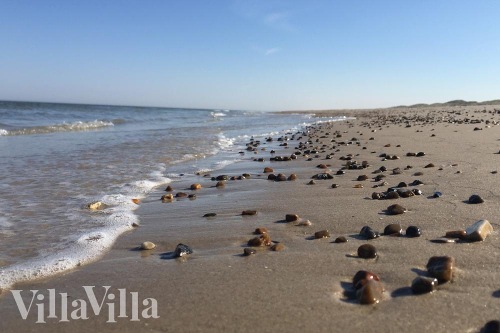 Stranden i närheten av lyxhus 902.
