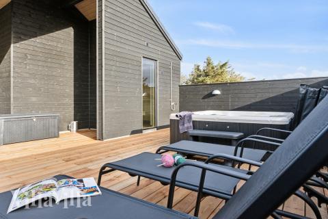 Lyxstuga nr 902 erbjuder bland annat ett härligt spabad