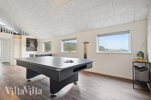 Förutom de många timmar som du kan tillbringa i stugans poolavdelning erbjuder lyxstuga 918 även biljard, bordtennis och dart