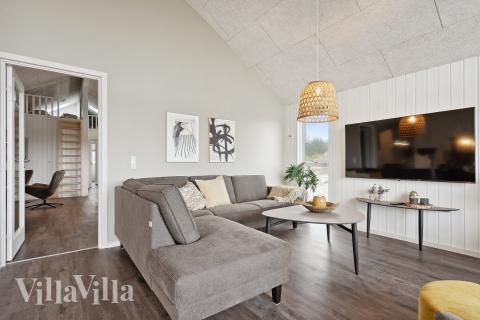 Soffhörnan i lyxstuga 918 i Vestjylland.