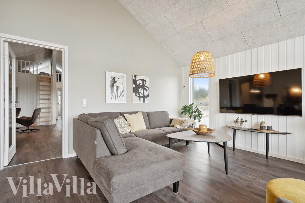 Soffhörnan i lyxstuga 918 i Vestjylland.