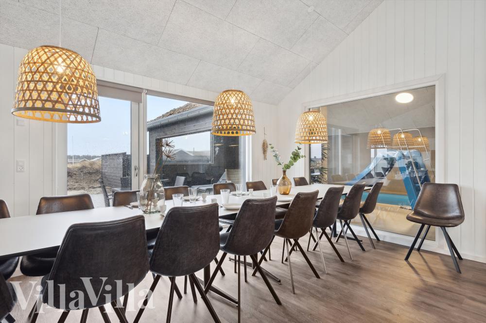 Ni kan sitta 18 personer tillsammans i vardagsrummet när ni besöker lyxhus nr 918 i Vestjylland.