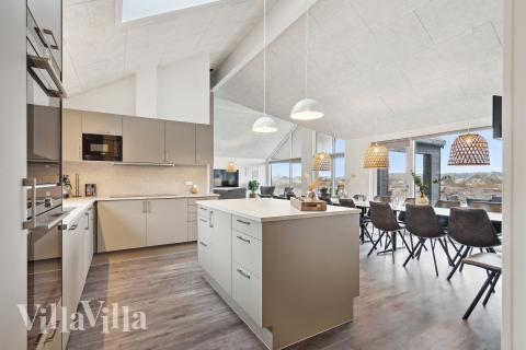 Köket i lyxstuga nr 918 är generöst inrett.