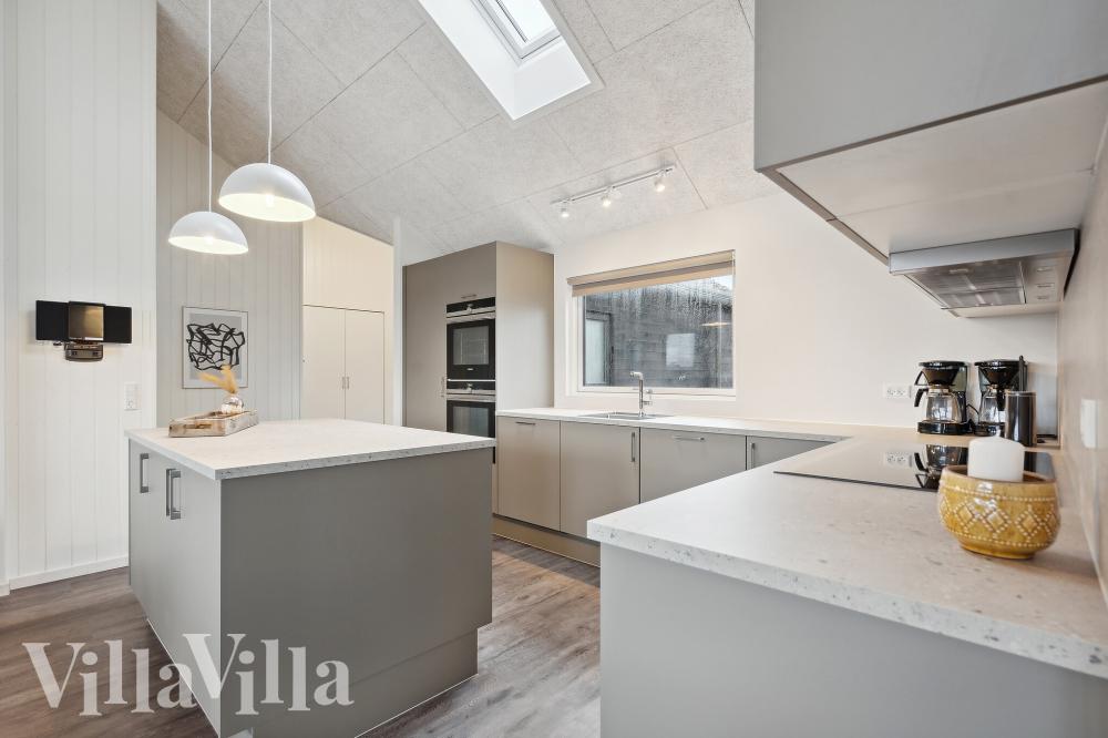 Välinrett kök i lyxstuga nr 918 i Vestjylland.