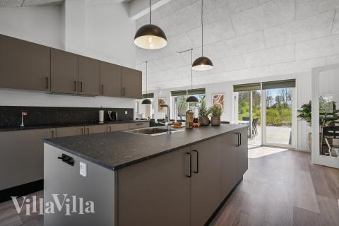 Köket i lyxstuga nr 913 är utrustat så att ni kan laga mat till 24 personer.