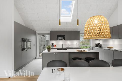 Köket i lyxstuga nr 905 är generöst inrett.