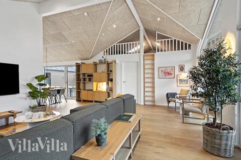 Soffhörnan i lyxstuga 903 i Nordjylland.