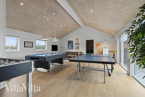 Lyxstuga 903 för 20 personer har ett stort aktivitetsrum med bl.a. biljard och dart