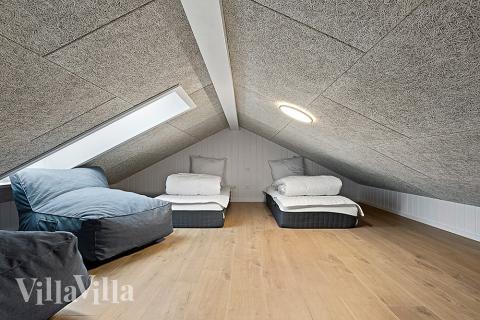 Några av de 20 sovplatserna finns på loftet i lyxstuga nr 903