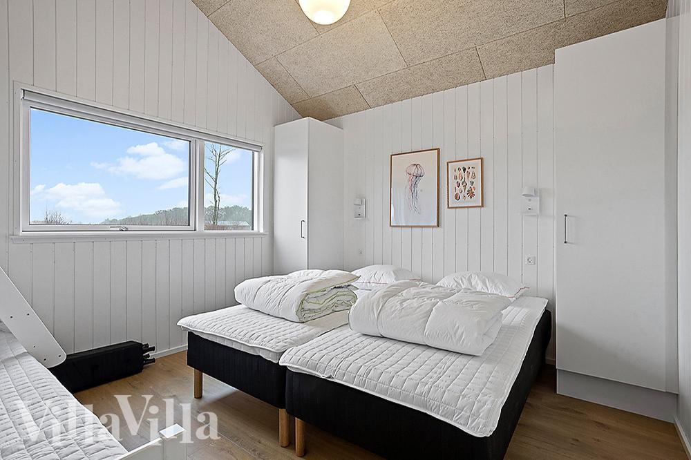 Ett av de 7 utmärkta sovrummen i lyxstuga nr 903 i Nordjylland.