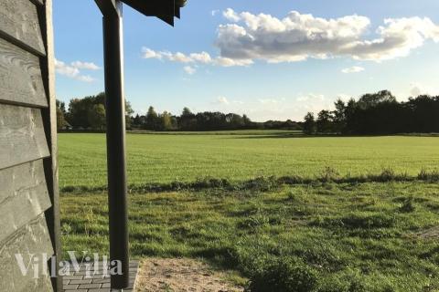 Den tjusiga sommarstugan nr 403 med gott om plats för upp till 24 personer