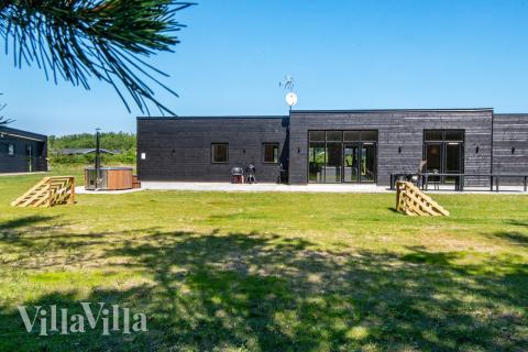 Den behagliga spastugan nr 938 med plats för 16 personer ligger i Østjylland