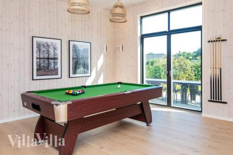 Lyxstuga 938 för 16 personer har ett stort aktivitetsrum med bl.a. biljard och dart