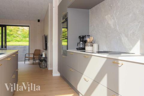 I lyxstugans kök finns allt ni behöver för att laga mat till 16 personer. 