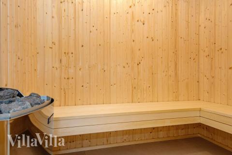 Njut av bastuvärmen i lyxstuga nr 939 för 16 personer