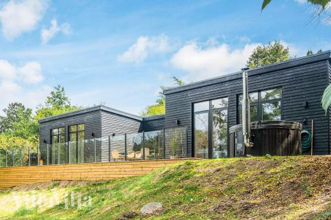 Den behagliga spastugan nr 940 med plats för 16 personer ligger i Østjylland