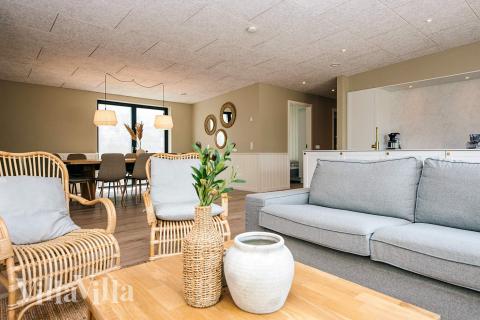 När ni besöker lyxhus nr 940 kan ni mysa tillsammans i sofforna.