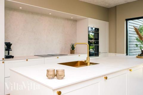 Köket i lyxstuga nr 940 är generöst inrett.