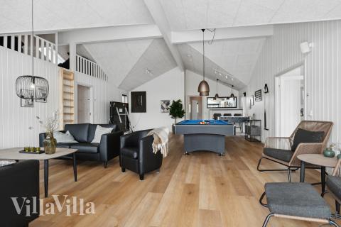 Aktivitetsrum i lyxstuga nr 923 med 12 sovrum och plats för 30 personer.