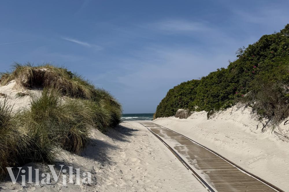 Stranden i närheten av lyxhus 923.