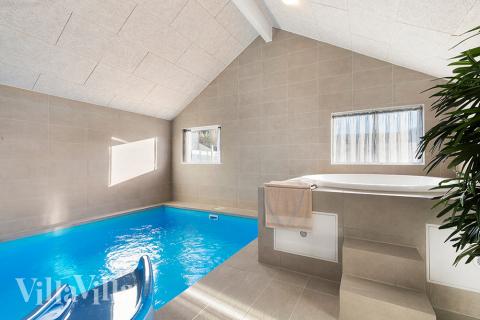 Njut av spabadets värme i lyxstuga nr 808 i Østjylland