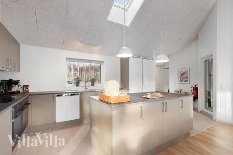 Köket i lyxstuga nr 808 är utrustat så att ni kan laga mat till 20 personer.