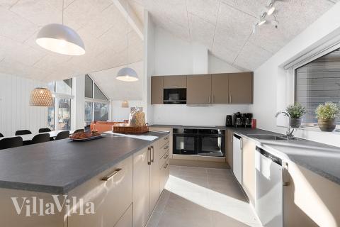 Köket i lyxstuga nr 808 är generöst inrett.