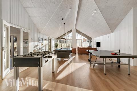 Aktivitetsrum i lyxstuga nr 806 med 12 sovrum och plats för 30 personer.