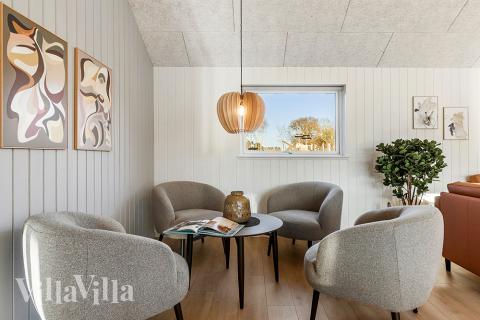 Tävla i sommarhusets aktivitetsrum när ni besöker lyxhus nr 806 i Østjylland.