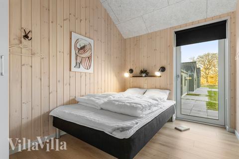 Ett av de 12 utmärkta sovrummen i lyxstuga nr 806 i Østjylland.