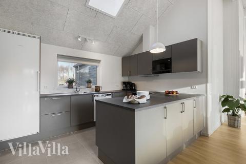 Köket i lyxstuga nr 802 är utrustat så att ni kan laga mat till 16 personer.