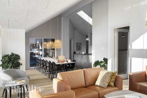 I soffhörnan i lyxstuga 802 i Østjylland kan ni spela brädspel eller titta på film tillsammans.