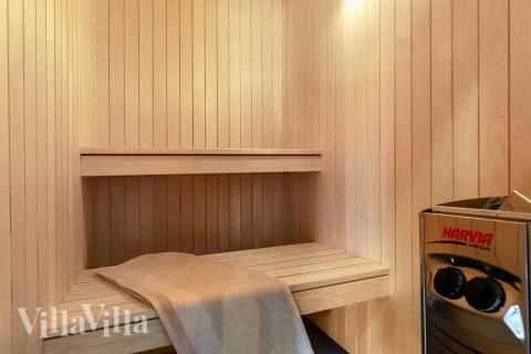 Njut av bastuvärmen i lyxstuga nr 802 för 16 personer