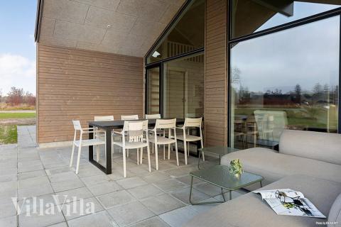 Njut av en grillkväll på terrassen i lyxstuga nr 903 i Nordjylland