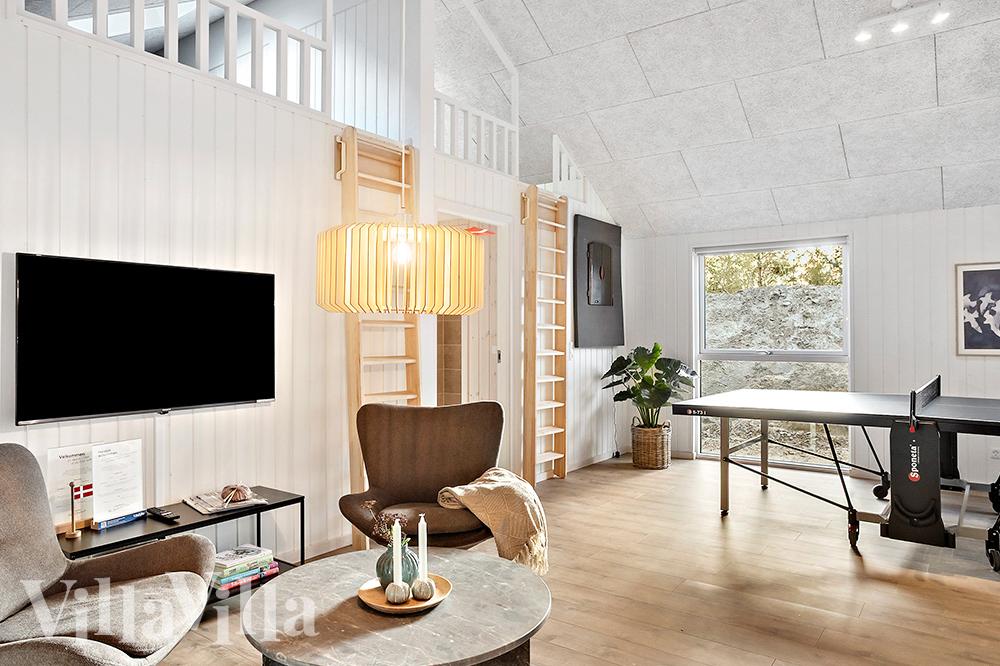 Förutom de många timmar som du kan tillbringa i stugans poolavdelning erbjuder lyxstuga 911 även biljard, bordtennis och dart