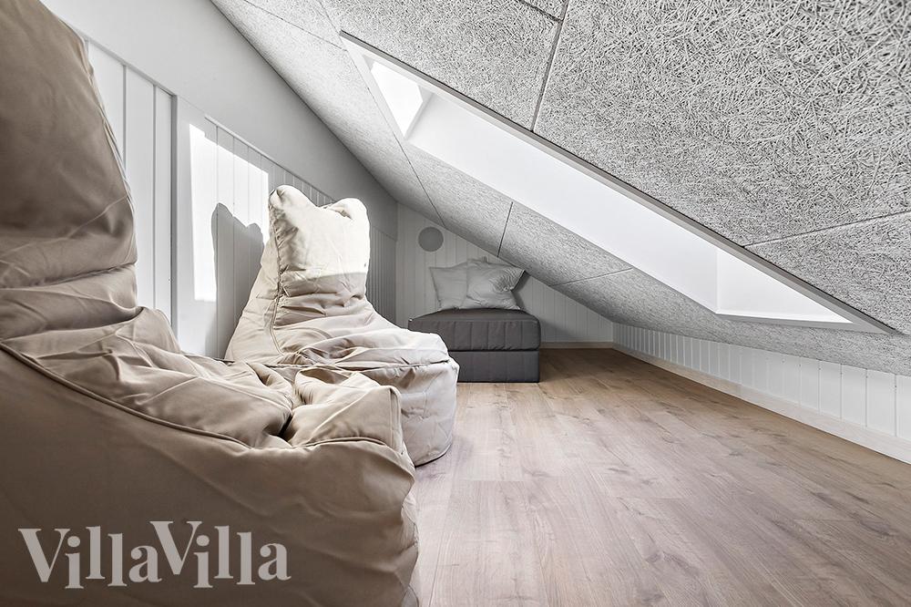 Några av de 20 sovplatserna finns på loftet i lyxstuga nr 911