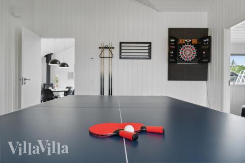 Lyxstuga 927 för 8 personer har ett stort aktivitetsrum med bl.a. biljard och dart