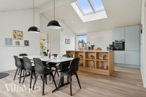 Köket i lyxstuga nr 927 är generöst inrett.