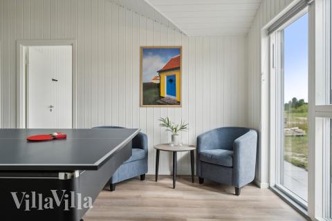 Aktivitetsrum i lyxstuga nr 927 med 4 sovrum och plats för 8 personer.