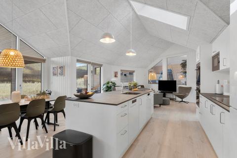 Köket i lyxstuga nr 900 är utrustat så att ni kan laga mat till 18 personer.