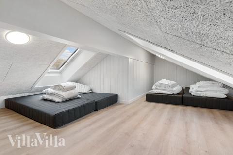 Några av de 18 sovplatserna finns på loftet i lyxstuga nr 900