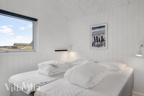 Ett av de 7 utmärkta sovrummen i lyxstuga nr 900 i Vestjylland.