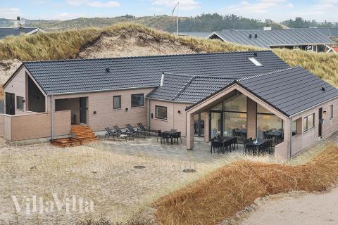 Den tjusiga sommarstugan nr 900 med gott om plats för upp till 18 personer